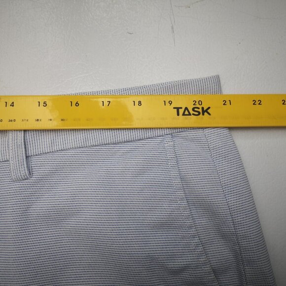 2 / $30.00 - Old Navy Ultimate Slim Men's Size 40 White w/ Blue Golf Shorts - Picture 8 of 10